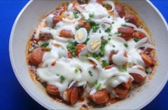 Cách làm món xúc xích phô mai viên cay ngon